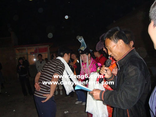 劉叔為我們團(tuán)隊(duì)獻(xiàn)上哈達(dá)