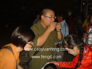 壩上農(nóng)家院晚上活動