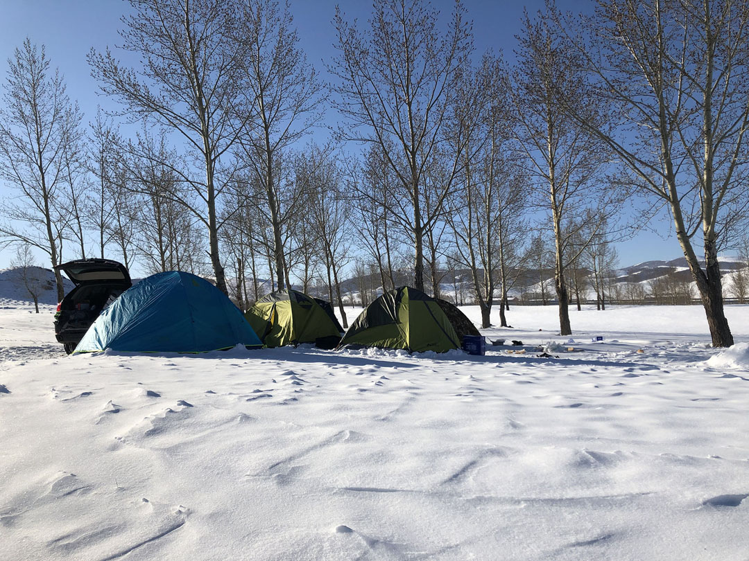 壩上冬季野外雪地扎營