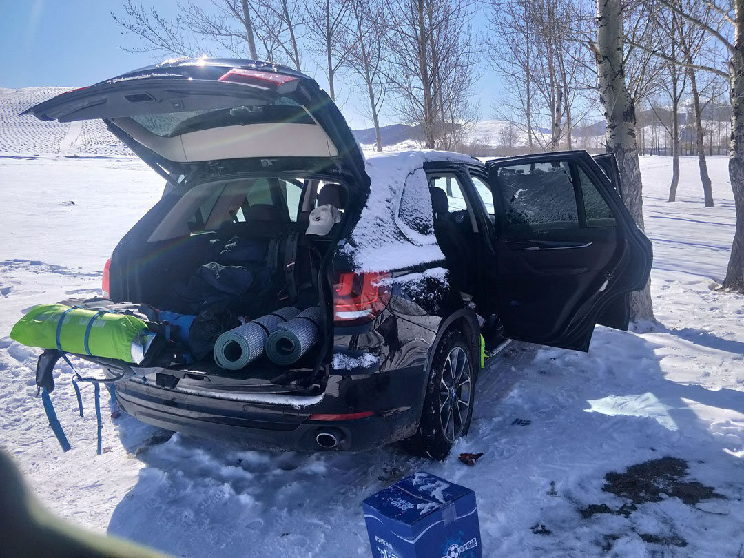 壩上冬季野外雪地扎營
