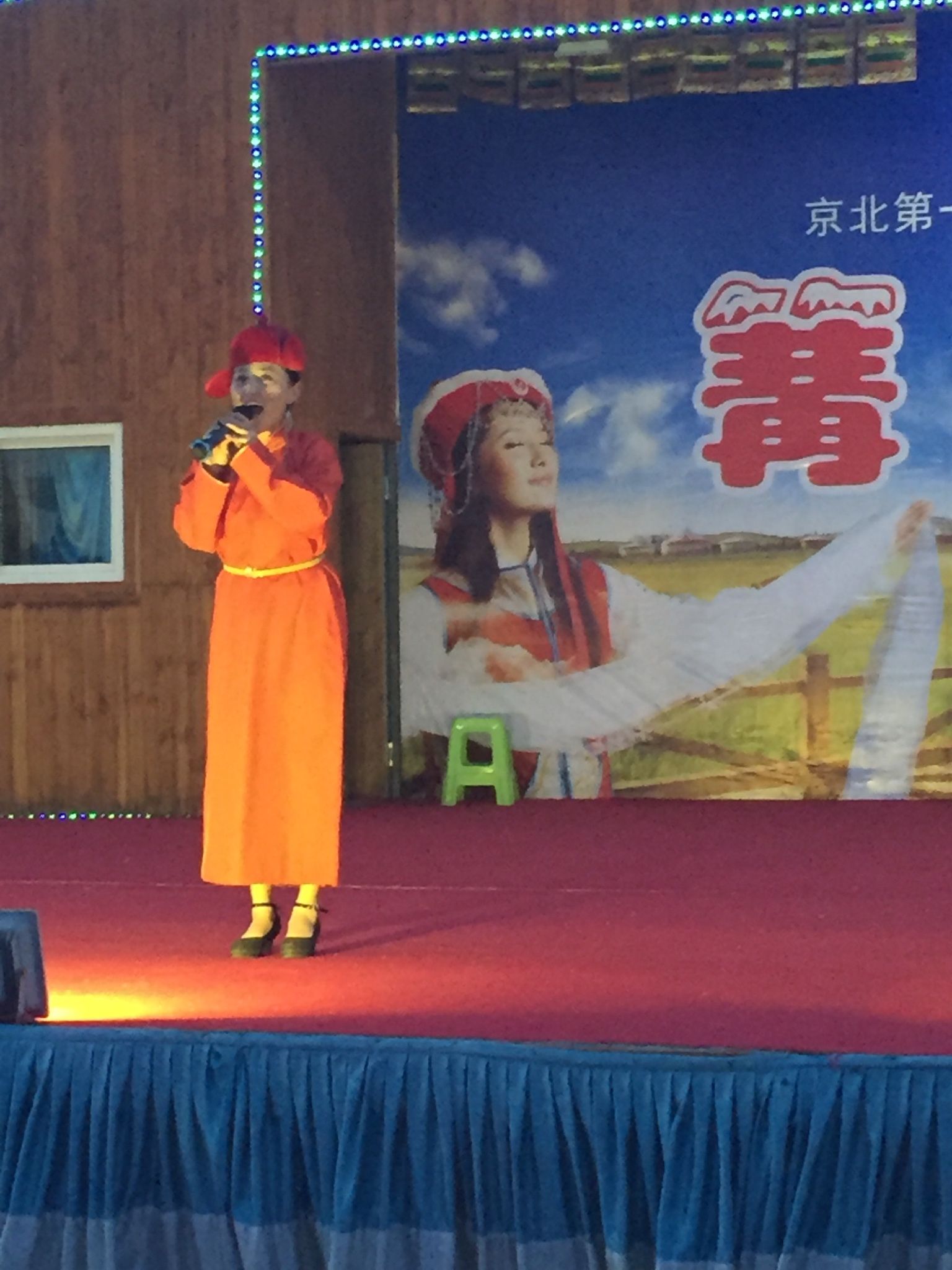 壩上草原的初夏，更像萬物復(fù)蘇的春天